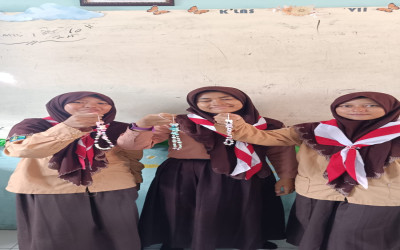 BERKARYA MELALUI PEMBELAJARAN PRAKARYA